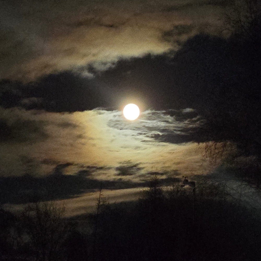 π Moon Over Alaska - Picture 2 of 5